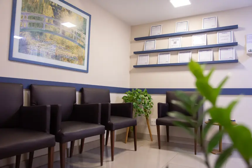 Sala de espera do consultório do Dr. Daniel Dutra no Espaço Integrar BH